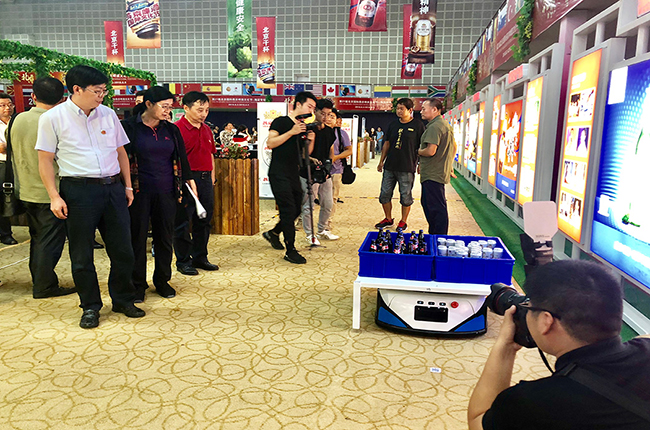 國際啤酒節(jié)：我不是酒神，我是科捷機器人